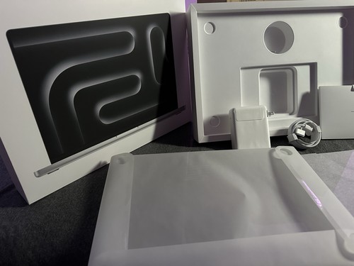 Apple macbook pro m4 empty - 16",